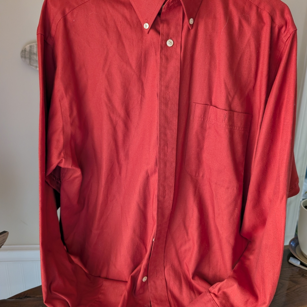 Roundtree & Yorke Men's Button-Down Shirt in Deep Red